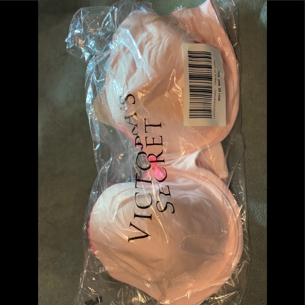 VS demi smooth bra.